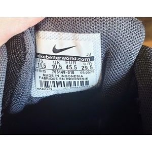 "Nike Air Max Tavas Triple Black" | Mens Size 11.5 | 705149-010 Like New